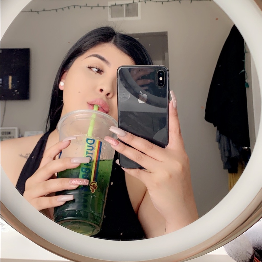 Meet your Posher, Deztini